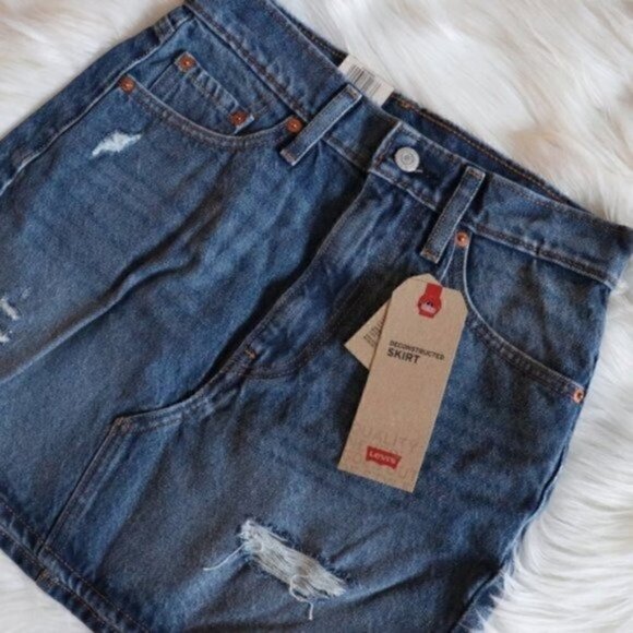 NWT Levi's Denim Mini Skirt Size 25 Distressed High Rise Dark Blue Wash - Picture 4 of 8